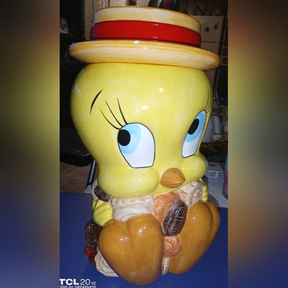 Vintage 1993 Tweety Bird Cookie jar